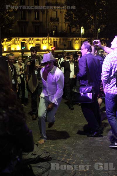 YANNICK NOAH - 2011-05-10 - PARIS - Place de la Bastille - 